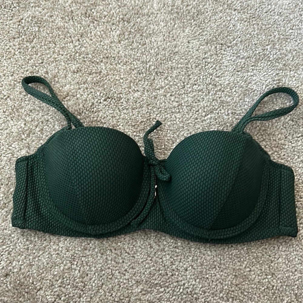 Target’s Shade & Shore 32B bikini top